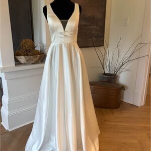 Stunning Ivory Satin Wedding Dress